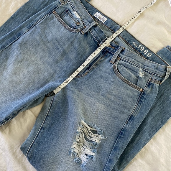 Gap Sexy Boyfriend Jeans Distressed, Lighter Wash, Size 28 Tall - Picture 9 of 11